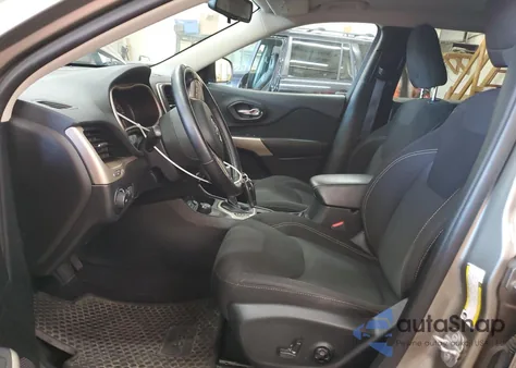 2017 Jeep Cherokee Latitude из США, поврежденный, VIN 1C4PJMCS1HW636645